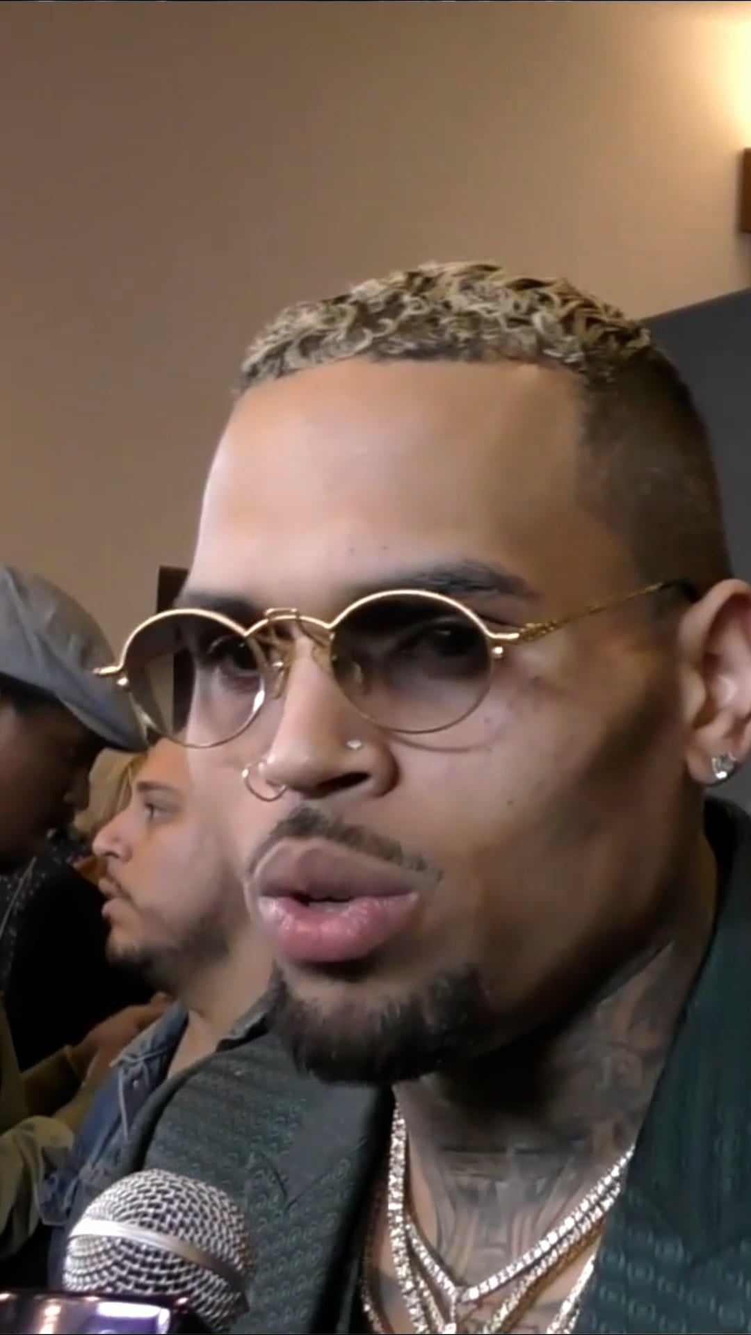 Desestimada La Demanda De Chris Brown Por El Documental "Una Historia De Violencia"...