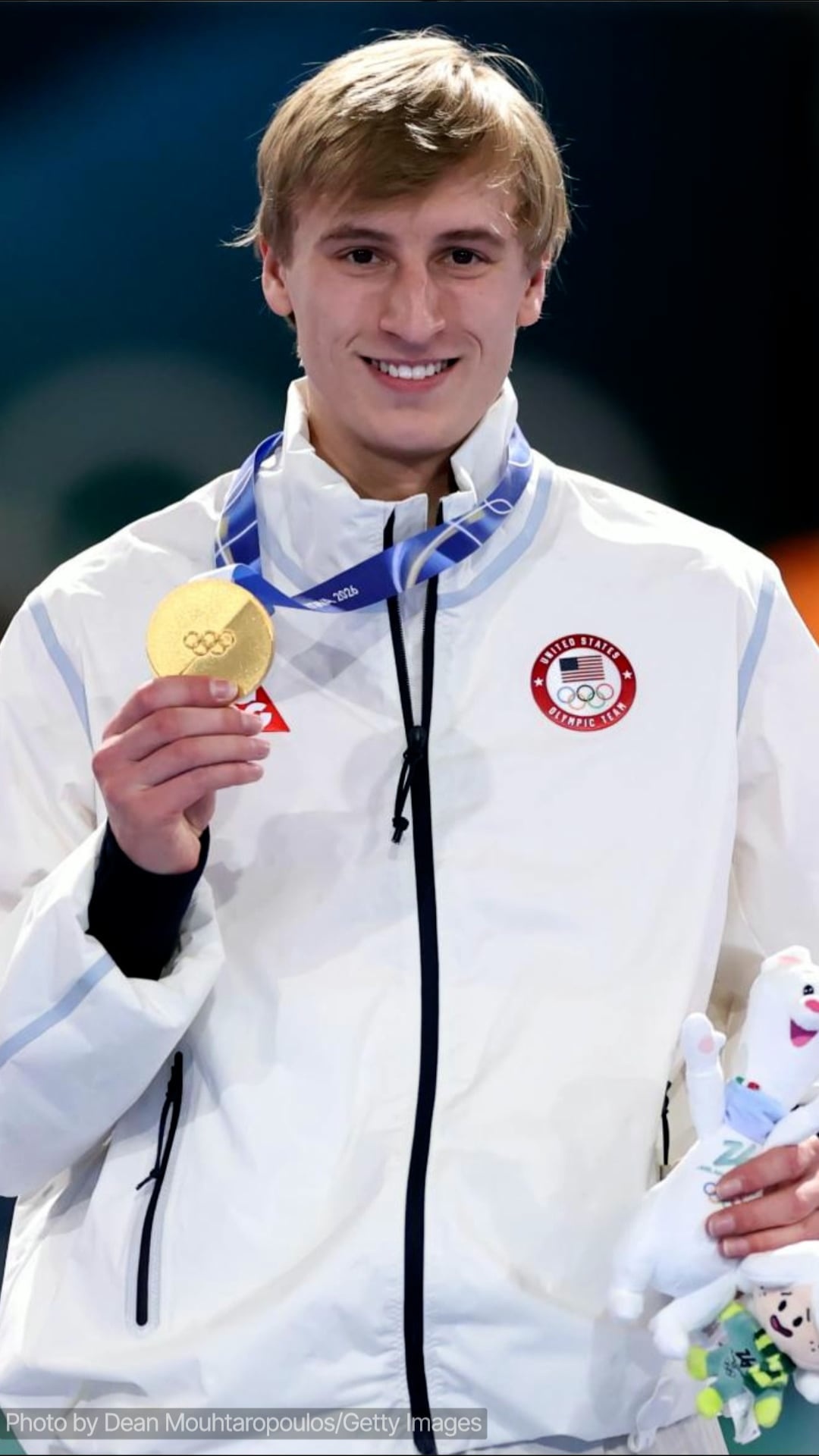 El Estadounidense Jordan Stolz Establece Un Récord Olímpico En Los 1000 Metros De Patinaje De Velocidad...