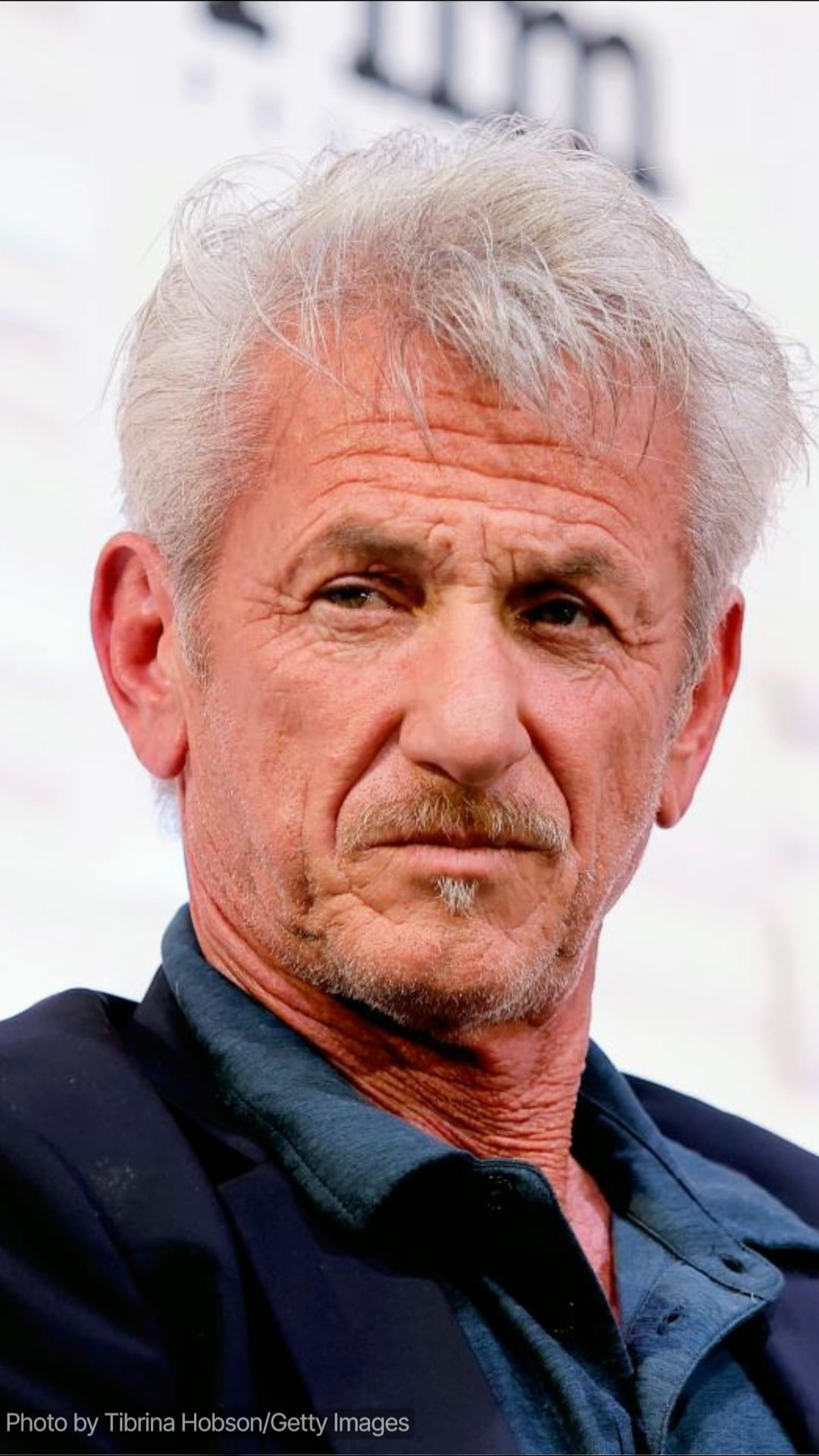 Sean Penn Recibe Un "Óscar De Hierro" En Ucrania Tras Ausentarse De La Ceremonia