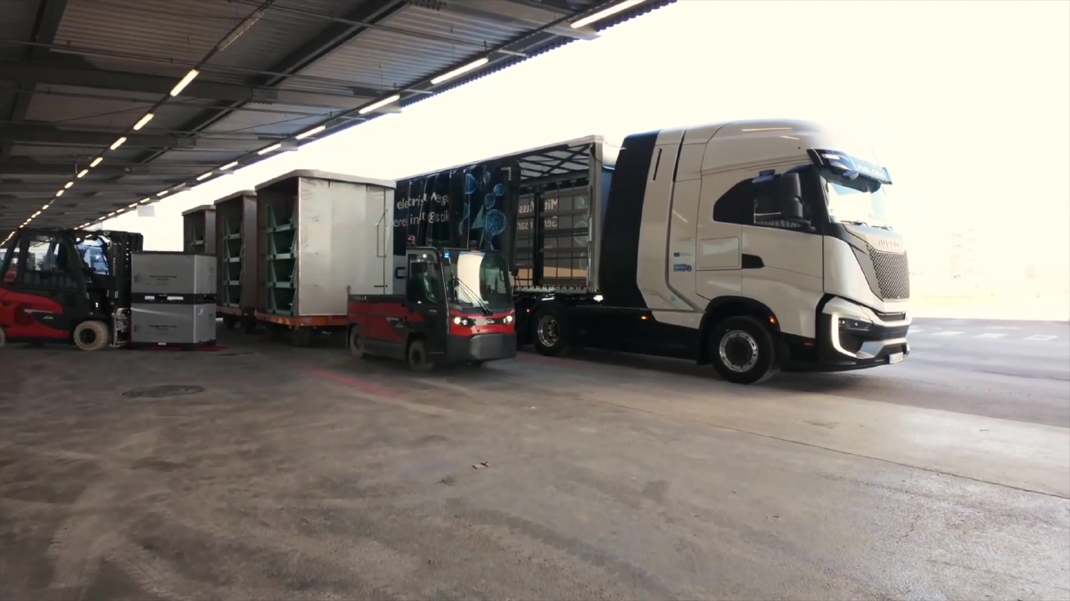 Un hito para la logística de transporte de BMW Group - a toda máquina con los primeros camiones de hidrógeno